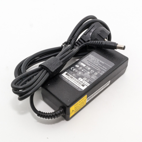 Зарядка для ноутбука Toshiba 15V 5A (75W) 6.3x3мм Зарядка для ноутбука Toshiba 15V 5A (75W) 6.3x3мм