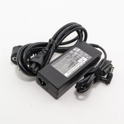 Зарядка для ноутбука Toshiba 19V 3.95A (75W) 5.5x2.5мм Зарядка для ноутбука Toshiba 19V 3.95A (75W) 5.5x2.5мм